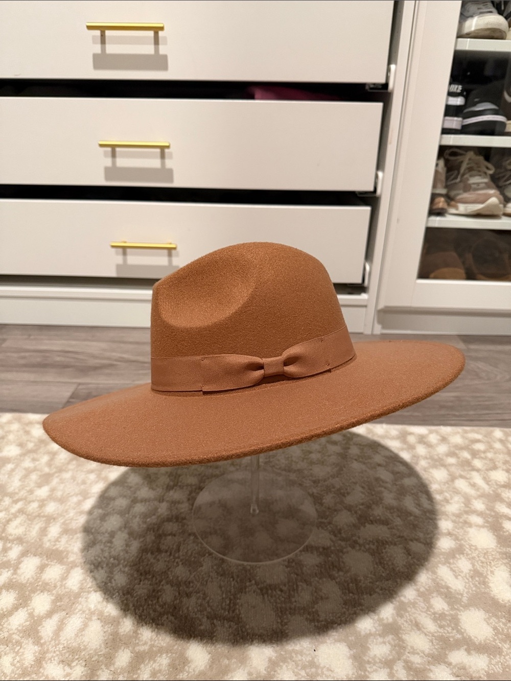 Classic Wide-Brim Felt Fedora Hat in Brown